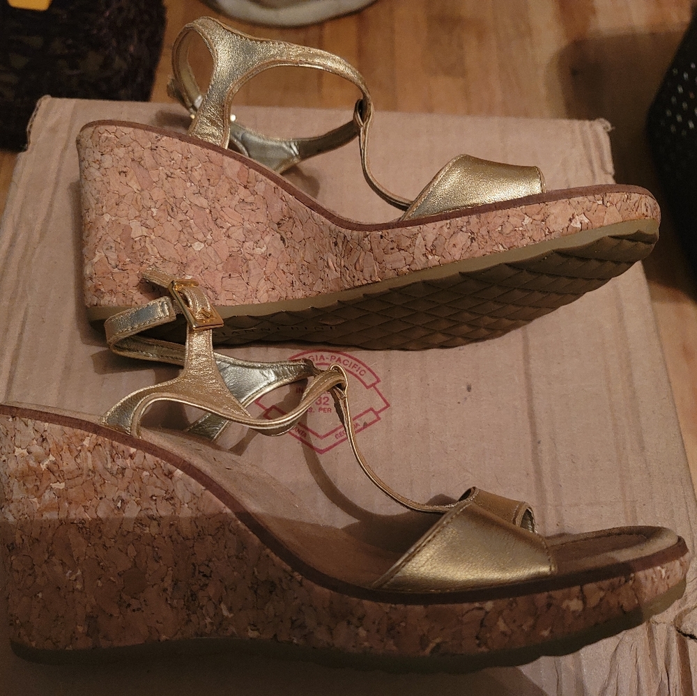 GIANNI BINI ROSE GOLD CORK PLATFORM HEELS- SIZE 8